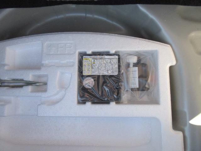 スイフト ＸＧ　衝突被害軽減ブレーキ　後退時ブレーキサポート　ＬＥＤヘッドランプ　電動格納式リモコンドアミラー　タコメーター　運転席助手席シートヒーター　オートライトスイッチ　クルーズコントロール（33枚目）