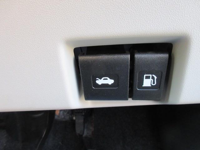 スイフト ＸＧ　衝突被害軽減ブレーキ　後退時ブレーキサポート　ＬＥＤヘッドランプ　電動格納式リモコンドアミラー　タコメーター　運転席助手席シートヒーター　オートライトスイッチ　クルーズコントロール（65枚目）