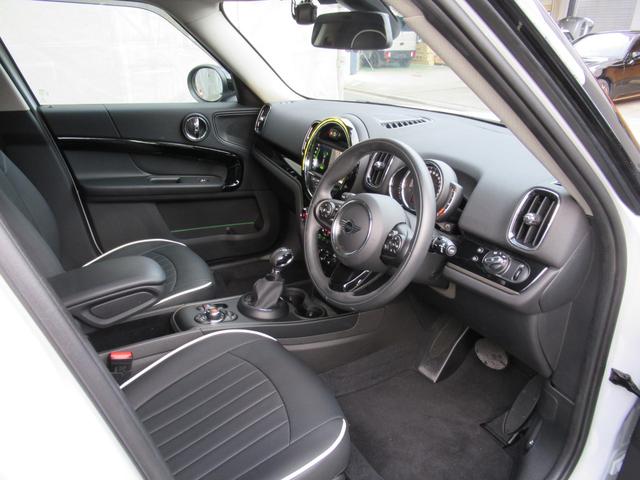 ＭＩＮＩ クーパーＤ　クロスオーバー　オール４　純正ナビ　バックカメラ　パワーバックドア　ＬＥＤヘッドライト　ワンオーナー　黒革調シートカバー　禁煙車　ＥＴＣ　４ＷＤ　ブラックアルミホイール　ルーフレール（18枚目）