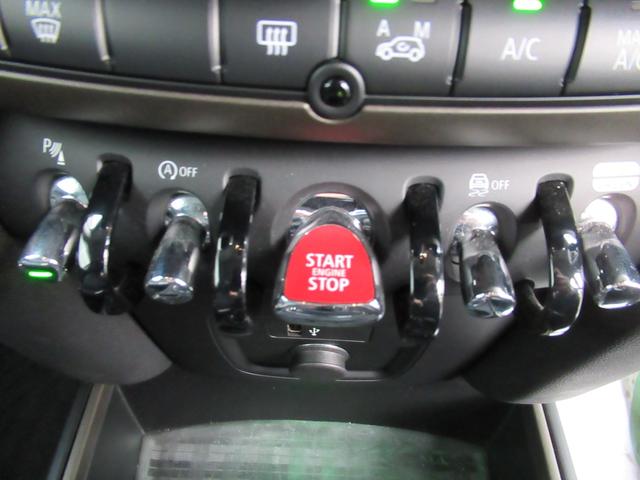 ＭＩＮＩ クーパーＤ　クロスオーバー　オール４　純正ナビ　バックカメラ　パワーバックドア　ＬＥＤヘッドライト　ワンオーナー　黒革調シートカバー　禁煙車　ＥＴＣ　４ＷＤ　ブラックアルミホイール　ルーフレール（33枚目）