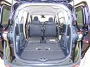 セカンドシートを倒せば、大きなラゲージスペースになりますよ。大きなお荷物など様々な用途に使えてとても便利ですよ♪
