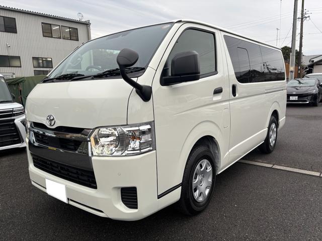 ハイエースバン ロングDX GLパッケージ LEDオートヘッドライト・リヤクーラー・リヤヒーター・パノラミックビューモニター・イージークローザー付両側スライドドア・SRSエアバック・AC100V電源・トヨタセーフティーセンス・コーナーセンサー(3枚目)