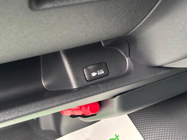 ハイエースバン ロングDX GLパッケージ LEDオートヘッドライト・リヤクーラー・リヤヒーター・パノラミックビューモニター・イージークローザー付両側スライドドア・SRSエアバック・AC100V電源・トヨタセーフティーセンス・コーナーセンサー(6枚目)