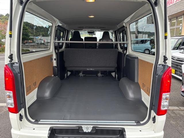 ハイエースバン ロングDX GLパッケージ LEDオートヘッドライト・リヤクーラー・リヤヒーター・パノラミックビューモニター・イージークローザー付両側スライドドア・SRSエアバック・AC100V電源・トヨタセーフティーセンス・コーナーセンサー(11枚目)