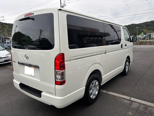ハイエースバン ロングDX GLパッケージ LEDオートヘッドライト・リヤクーラー・リヤヒーター・パノラミックビューモニター・イージークローザー付両側スライドドア・SRSエアバック・AC100V電源・トヨタセーフティーセンス・コーナーセンサー(17枚目)