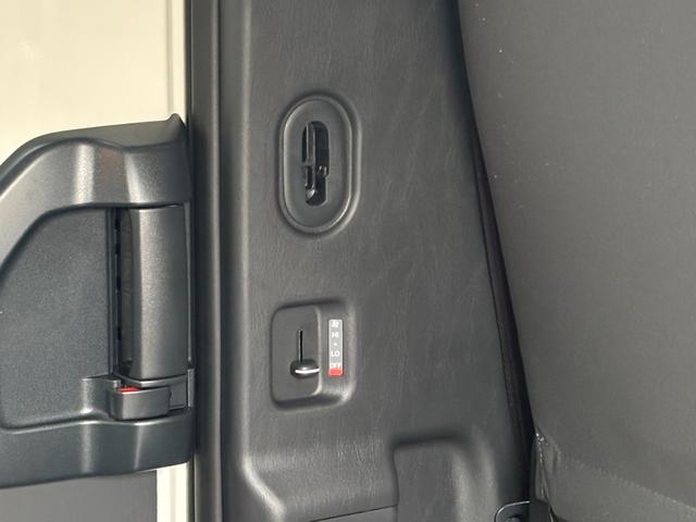 ハイエースバン ロングDX GLパッケージ LEDオートヘッドライト・リヤクーラー・リヤヒーター・パノラミックビューモニター・イージークローザー付両側スライドドア・SRSエアバック・AC100V電源・トヨタセーフティーセンス・コーナーセンサー(22枚目)