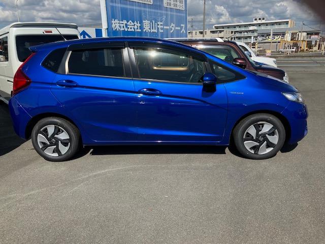 フィットハイブリッド Ｌパッケージ（3枚目）