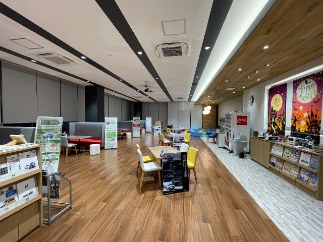 ランドクルーザープラド TX 純正メモリナビ ムーンルーフ ETC サンルーフ付き リアカメラ 禁煙 ABS付き 3列 ドライブレコーダ キーレス サイドエアバッグ ナビTV ダブルエアバッグ 横滑り防止 切替4WD スマ-トキー(5枚目)