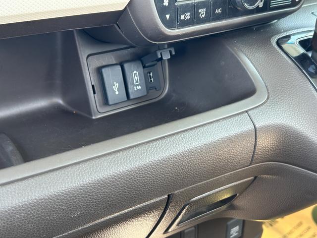 N-BOX L Hondaセンシング 純正メモリナビ ETC 禁煙車 ワンオーナー リア左側パワースライドドア 運転席助手席シートヒーター 充電用USBジャック ロールサンシェード フルLEDヘッドライト ドラレコ付(26枚目)