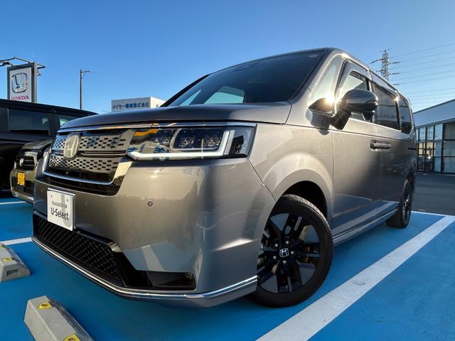 ステップワゴン スパーダ　ＨｏｎｄａＣＯＮＮＥＣＴナビ　ＥＴＣ　禁煙車　ワンオーナー　Ｈｏｎｄａセンシング　マルチビューカメラシステム　トリプルゾーンコントロールフルオートエアコン　１６インチアルミ　２列目オットマン　４ＷＤ（6枚目）