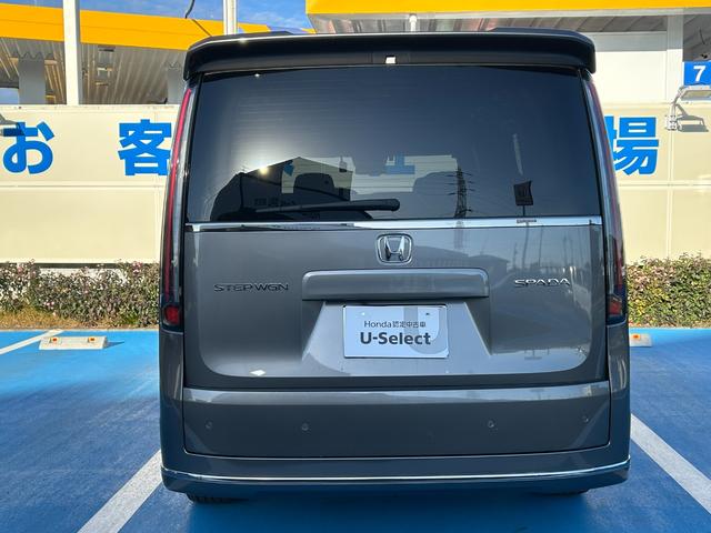 ステップワゴン スパーダ　ＨｏｎｄａＣＯＮＮＥＣＴナビ　ＥＴＣ　禁煙車　ワンオーナー　Ｈｏｎｄａセンシング　マルチビューカメラシステム　トリプルゾーンコントロールフルオートエアコン　１６インチアルミ　２列目オットマン　４ＷＤ（10枚目）