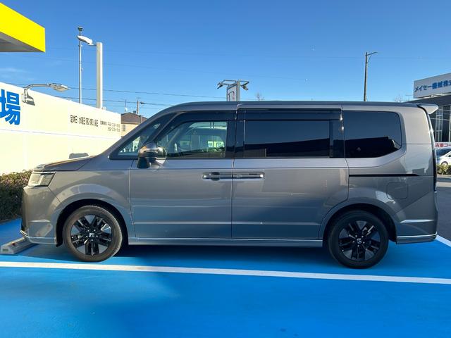 ステップワゴン スパーダ　ＨｏｎｄａＣＯＮＮＥＣＴナビ　ＥＴＣ　禁煙車　ワンオーナー　Ｈｏｎｄａセンシング　マルチビューカメラシステム　トリプルゾーンコントロールフルオートエアコン　１６インチアルミ　２列目オットマン　４ＷＤ（15枚目）