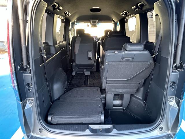 ステップワゴン スパーダ　ＨｏｎｄａＣＯＮＮＥＣＴナビ　ＥＴＣ　禁煙車　ワンオーナー　Ｈｏｎｄａセンシング　マルチビューカメラシステム　トリプルゾーンコントロールフルオートエアコン　１６インチアルミ　２列目オットマン　４ＷＤ（17枚目）