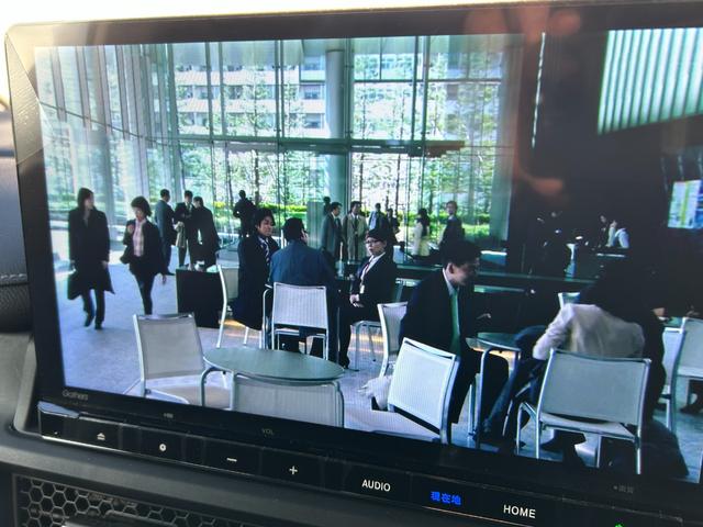 ステップワゴン スパーダ　ＨｏｎｄａＣＯＮＮＥＣＴナビ　ＥＴＣ　禁煙車　ワンオーナー　Ｈｏｎｄａセンシング　マルチビューカメラシステム　トリプルゾーンコントロールフルオートエアコン　１６インチアルミ　２列目オットマン　４ＷＤ（26枚目）