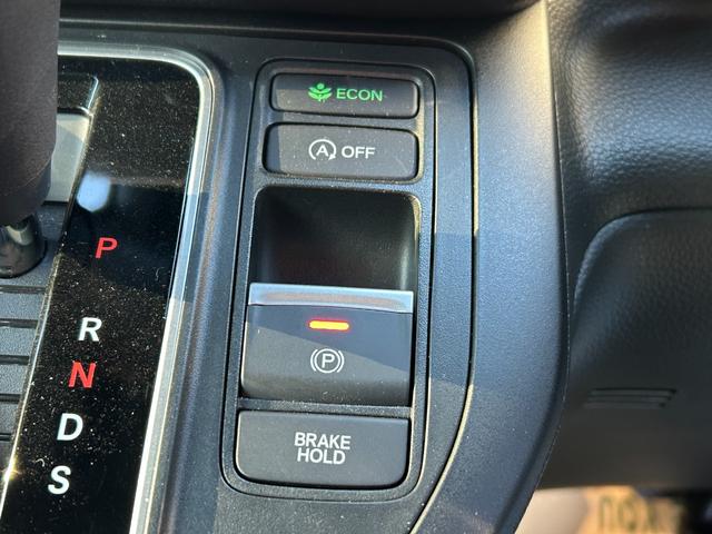 ステップワゴン スパーダ　ＨｏｎｄａＣＯＮＮＥＣＴナビ　ＥＴＣ　禁煙車　ワンオーナー　Ｈｏｎｄａセンシング　マルチビューカメラシステム　トリプルゾーンコントロールフルオートエアコン　１６インチアルミ　２列目オットマン　４ＷＤ（31枚目）