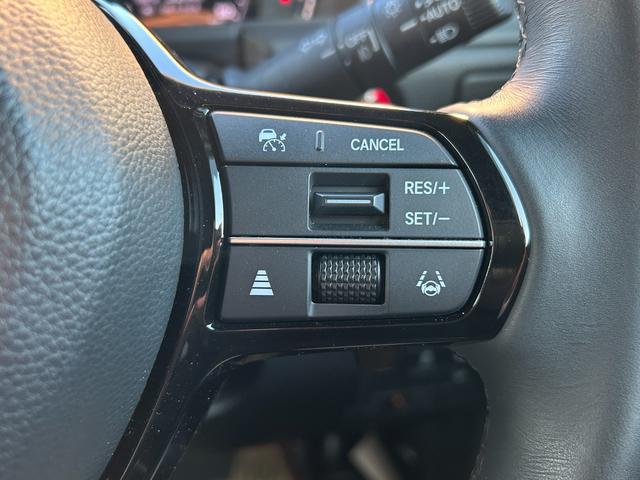 ステップワゴン スパーダ　ＨｏｎｄａＣＯＮＮＥＣＴナビ　ＥＴＣ　禁煙車　ワンオーナー　Ｈｏｎｄａセンシング　マルチビューカメラシステム　トリプルゾーンコントロールフルオートエアコン　１６インチアルミ　２列目オットマン　４ＷＤ（33枚目）