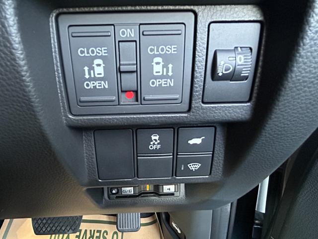 ステップワゴン スパーダ　ＨｏｎｄａＣＯＮＮＥＣＴナビ　ＥＴＣ　禁煙車　ワンオーナー　Ｈｏｎｄａセンシング　マルチビューカメラシステム　トリプルゾーンコントロールフルオートエアコン　１６インチアルミ　２列目オットマン　４ＷＤ（37枚目）