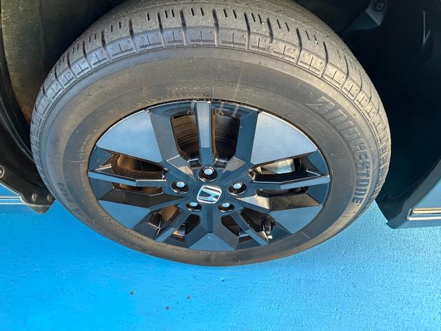 ステップワゴン スパーダ　ＨｏｎｄａＣＯＮＮＥＣＴナビ　ＥＴＣ　禁煙車　ワンオーナー　Ｈｏｎｄａセンシング　マルチビューカメラシステム　トリプルゾーンコントロールフルオートエアコン　１６インチアルミ　２列目オットマン　４ＷＤ（38枚目）