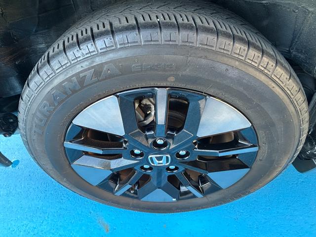 ステップワゴン スパーダ　ＨｏｎｄａＣＯＮＮＥＣＴナビ　ＥＴＣ　禁煙車　ワンオーナー　Ｈｏｎｄａセンシング　マルチビューカメラシステム　トリプルゾーンコントロールフルオートエアコン　１６インチアルミ　２列目オットマン　４ＷＤ（39枚目）