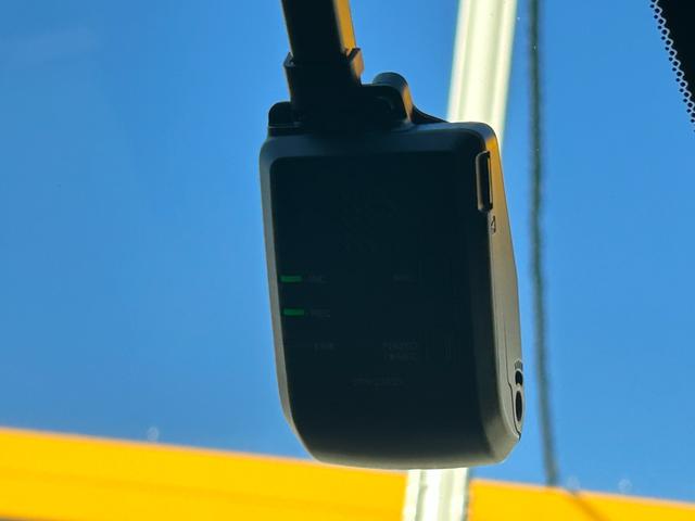 ステップワゴン スパーダ　ＨｏｎｄａＣＯＮＮＥＣＴナビ　ＥＴＣ　禁煙車　ワンオーナー　Ｈｏｎｄａセンシング　マルチビューカメラシステム　トリプルゾーンコントロールフルオートエアコン　１６インチアルミ　２列目オットマン　４ＷＤ（42枚目）