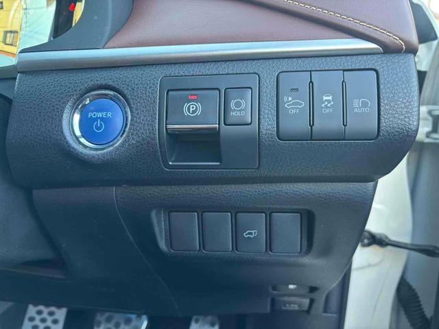 TOYOTA HARRIER HYBRID PREMIUM METAL AND LEATHER PACKAGE