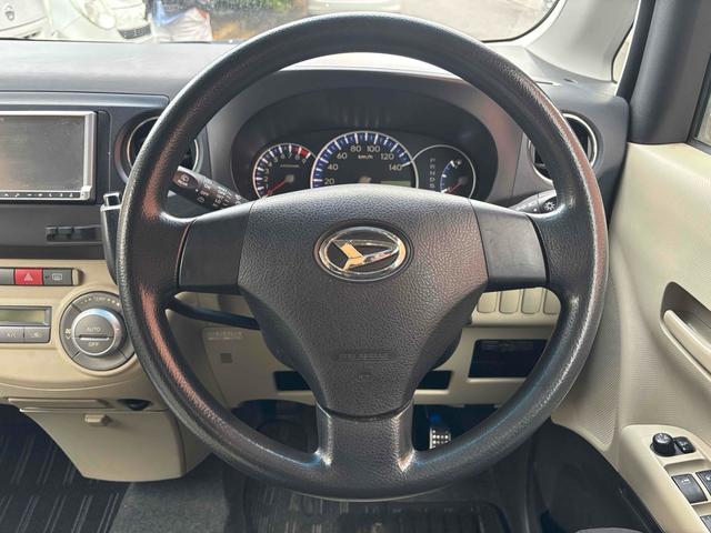 タントエグゼ Ｇ　ＥＴＣ　ナビ　ＴＶ　ＨＩＤ　スマートキー　アイドリングストップ　電動格納ミラー　ＣＶＴ　盗難防止システム　ＡＢＳ　アルミホイール　衝突安全ボディ　エアコン　パワーステアリング　パワーウィンドウ（3枚目）