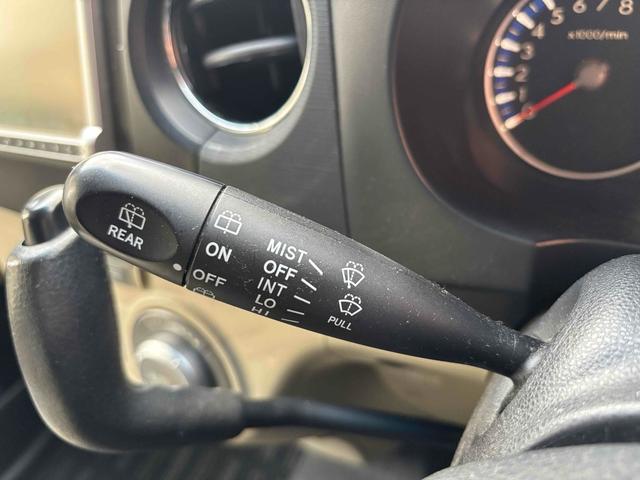 タントエグゼ Ｇ　ＥＴＣ　ナビ　ＴＶ　ＨＩＤ　スマートキー　アイドリングストップ　電動格納ミラー　ＣＶＴ　盗難防止システム　ＡＢＳ　アルミホイール　衝突安全ボディ　エアコン　パワーステアリング　パワーウィンドウ（4枚目）