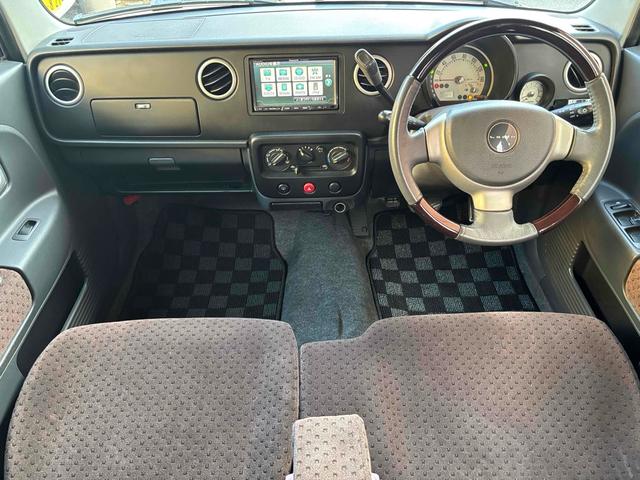 アルトラパン モード　インタークーラーターボ　ナビＴＶ　ベンチシート　コラム４速オートマ　ＣＤ　ＤＶＤ再生　アルミホイール　エアコン　パワーウィンドウ　運転席エアバッグ　助手席エアバッグ（2枚目）
