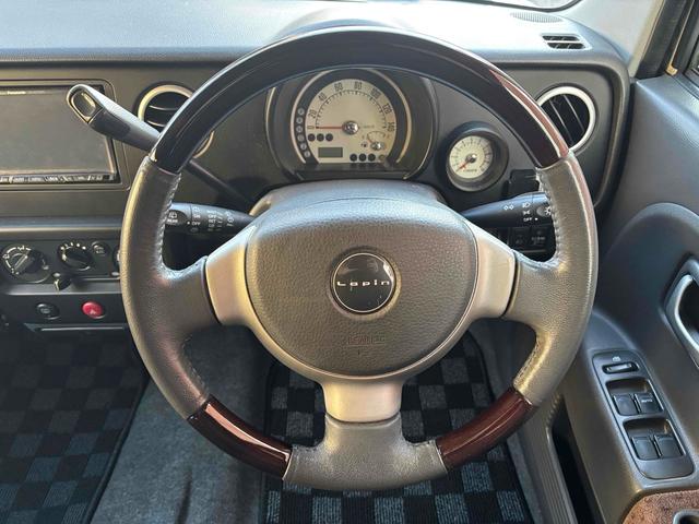 アルトラパン モード　インタークーラーターボ　ナビＴＶ　ベンチシート　コラム４速オートマ　ＣＤ　ＤＶＤ再生　アルミホイール　エアコン　パワーウィンドウ　運転席エアバッグ　助手席エアバッグ（3枚目）