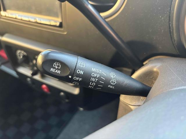 アルトラパン モード　インタークーラーターボ　ナビＴＶ　ベンチシート　コラム４速オートマ　ＣＤ　ＤＶＤ再生　アルミホイール　エアコン　パワーウィンドウ　運転席エアバッグ　助手席エアバッグ（8枚目）