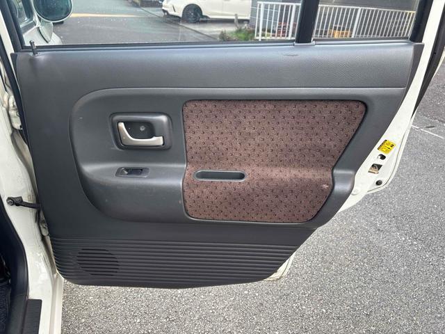 アルトラパン モード　インタークーラーターボ　ナビＴＶ　ベンチシート　コラム４速オートマ　ＣＤ　ＤＶＤ再生　アルミホイール　エアコン　パワーウィンドウ　運転席エアバッグ　助手席エアバッグ（22枚目）