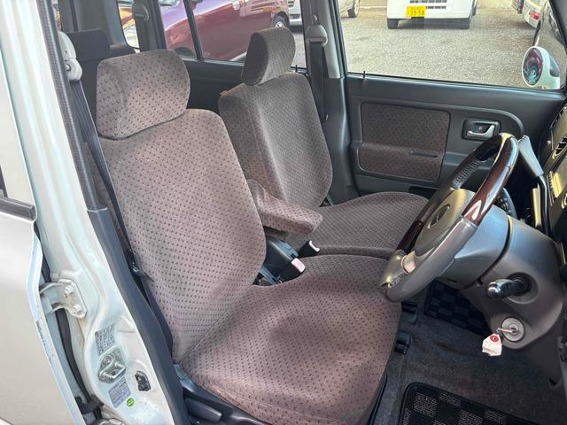 アルトラパン モード　インタークーラーターボ　ナビＴＶ　ベンチシート　コラム４速オートマ　ＣＤ　ＤＶＤ再生　アルミホイール　エアコン　パワーウィンドウ　運転席エアバッグ　助手席エアバッグ（23枚目）