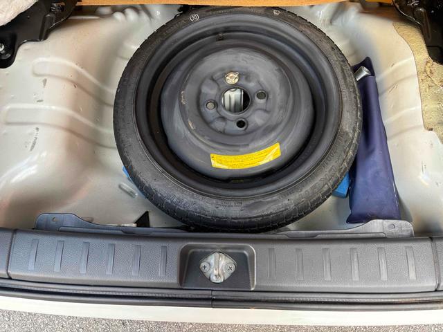 アルトラパン モード　インタークーラーターボ　ナビＴＶ　ベンチシート　コラム４速オートマ　ＣＤ　ＤＶＤ再生　アルミホイール　エアコン　パワーウィンドウ　運転席エアバッグ　助手席エアバッグ（24枚目）