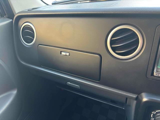 アルトラパン モード　インタークーラーターボ　ナビＴＶ　ベンチシート　コラム４速オートマ　ＣＤ　ＤＶＤ再生　アルミホイール　エアコン　パワーウィンドウ　運転席エアバッグ　助手席エアバッグ（30枚目）