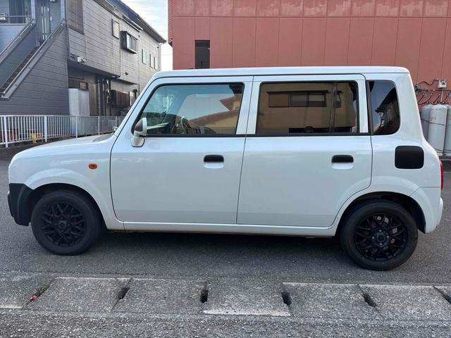 アルトラパン モード　インタークーラーターボ　ナビＴＶ　ベンチシート　コラム４速オートマ　ＣＤ　ＤＶＤ再生　アルミホイール　エアコン　パワーウィンドウ　運転席エアバッグ　助手席エアバッグ（41枚目）