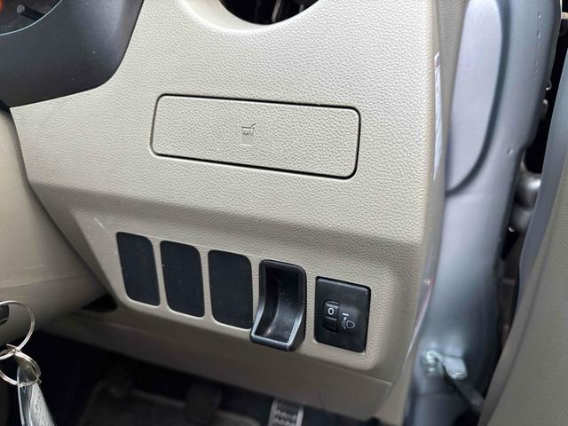 ミラ Ｘスペシャル　５速マニュアル　ドライブレコーダー　ＥＴＣ　キーレスエントリー　盗難防止システム　ＡＢＳ　ＣＤ　ミュージックプレイヤー接続可　衝突安全ボディ　エアコン　パワーステアリング　パワーウィンドウ（7枚目）