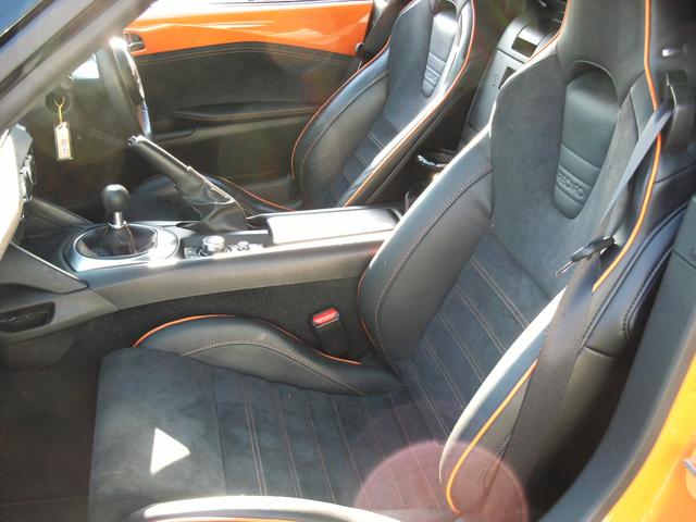 ロードスター ３０周年記念車　１１０台限定　ＲＥＣＡＲＯ社製シート　Ｂｒｅｍｂｏ社製フロントキャリパー（オレンジ塗装）ＮＩＳＳＩＮ社製リアキャリパー（オレンジ塗装）純正ナビ　フルセグＴＶ　ＴＶキャンセラー　バックカメラ　ＥＴＣ（21枚目）