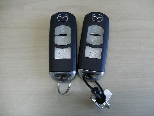 ロードスター ３０周年記念車　１１０台限定　ＲＥＣＡＲＯ社製シート　Ｂｒｅｍｂｏ社製フロントキャリパー（オレンジ塗装）ＮＩＳＳＩＮ社製リアキャリパー（オレンジ塗装）純正ナビ　フルセグＴＶ　ＴＶキャンセラー　バックカメラ　ＥＴＣ（28枚目）