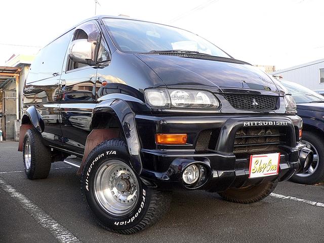 三菱 デリカスペースギアシャモニー ４ｗｄ ８人乗り リフトアップ ビックオーバーフェンダー ｒａｎｃｈｏ ｒｓ９０００ショック 社外１６アルミ ｄｖｄナビ キーレス 純正カーテン オートステップ フォグランプ 車検証ボディ寸法公認登録の中古車 車体価格115万円 04