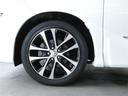 18インチ純正アルミホイール装着車です。純正アルミホイールは精度が高く、スタイルもキマってますね!