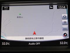 メーカー装着のメモリーナビ＋フルセグテレビ＋アラウンドビューモニター＋ＥＴＣ付きです。詳細地図により目的地をピンポイントで設定できます。初めての道でも迷いにくく、ロングドライブも快適ですよ♪ 7