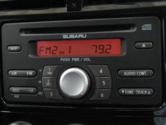 純正ＣＤ・ラジオ付きのオーディオです。シンプルなボタンで操作できますよ！素敵な音楽を聴きながらドライブに出かけましょう！ 6
