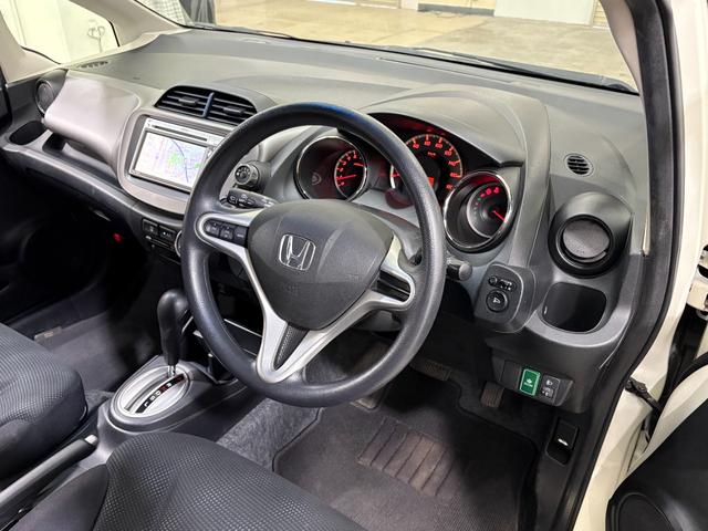 フィット 13G・スマートセレクション ナビワンセグBカメラETC Wエアバッグ Bモニター ETC付き DVD再生 キーフリー PS オートエアコン スマキ- PW エアバック ABS ナビTV(12枚目)