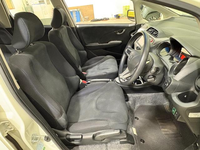 フィット 13G・スマートセレクション ナビワンセグBカメラETC Wエアバッグ Bモニター ETC付き DVD再生 キーフリー PS オートエアコン スマキ- PW エアバック ABS ナビTV(23枚目)