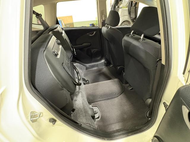 フィット 13G・スマートセレクション ナビワンセグBカメラETC Wエアバッグ Bモニター ETC付き DVD再生 キーフリー PS オートエアコン スマキ- PW エアバック ABS ナビTV(27枚目)