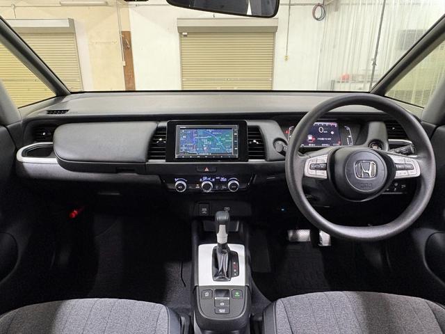 フィット ホーム ナビBカメラETCLEDAW 衝突軽減ブレーキ リアカメ LEDライト クリアランスソナー ドラレコ エアバッグ iストップ スマ-トキ- ETC車載器 Wエアバック USBポート フルオートエアコン(3枚目)