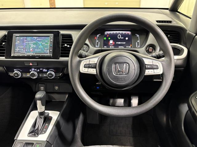 フィット ホーム ナビBカメラETCLEDAW 衝突軽減ブレーキ リアカメ LEDライト クリアランスソナー ドラレコ エアバッグ iストップ スマ-トキ- ETC車載器 Wエアバック USBポート フルオートエアコン(12枚目)