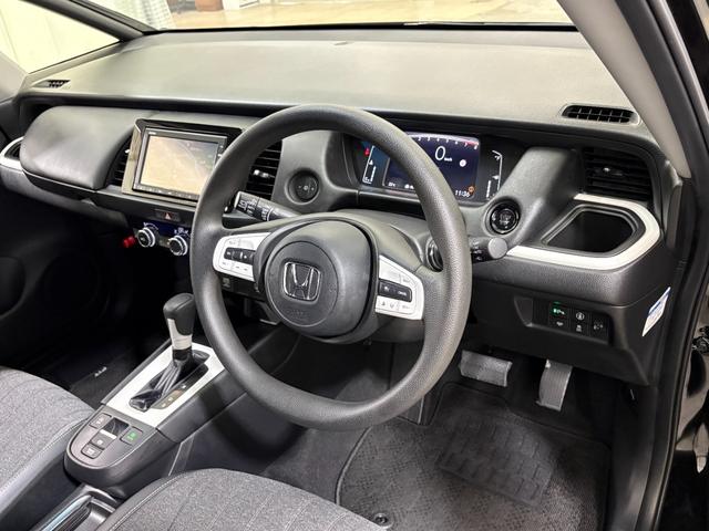 フィット ホーム ナビBカメラETCLEDAW 衝突軽減ブレーキ リアカメ LEDライト クリアランスソナー ドラレコ エアバッグ iストップ スマ-トキ- ETC車載器 Wエアバック USBポート フルオートエアコン(13枚目)