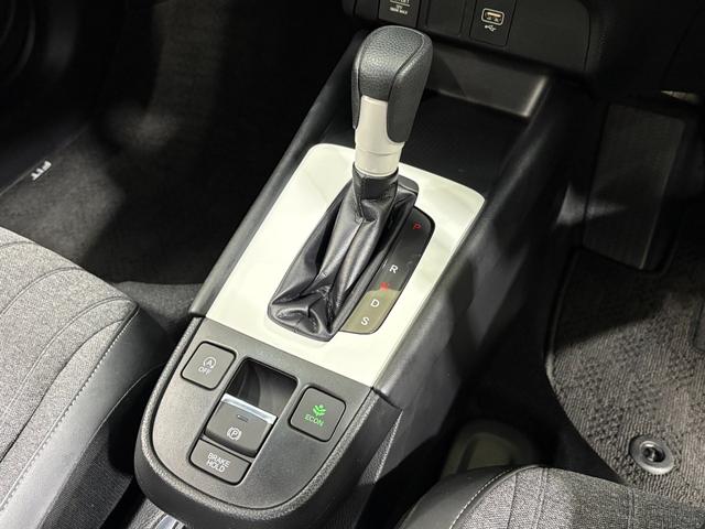 フィット ホーム ナビBカメラETCLEDAW 衝突軽減ブレーキ リアカメ LEDライト クリアランスソナー ドラレコ エアバッグ iストップ スマ-トキ- ETC車載器 Wエアバック USBポート フルオートエアコン(18枚目)