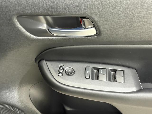 フィット ホーム ナビBカメラETCLEDAW 衝突軽減ブレーキ リアカメ LEDライト クリアランスソナー ドラレコ エアバッグ iストップ スマ-トキ- ETC車載器 Wエアバック USBポート フルオートエアコン(26枚目)